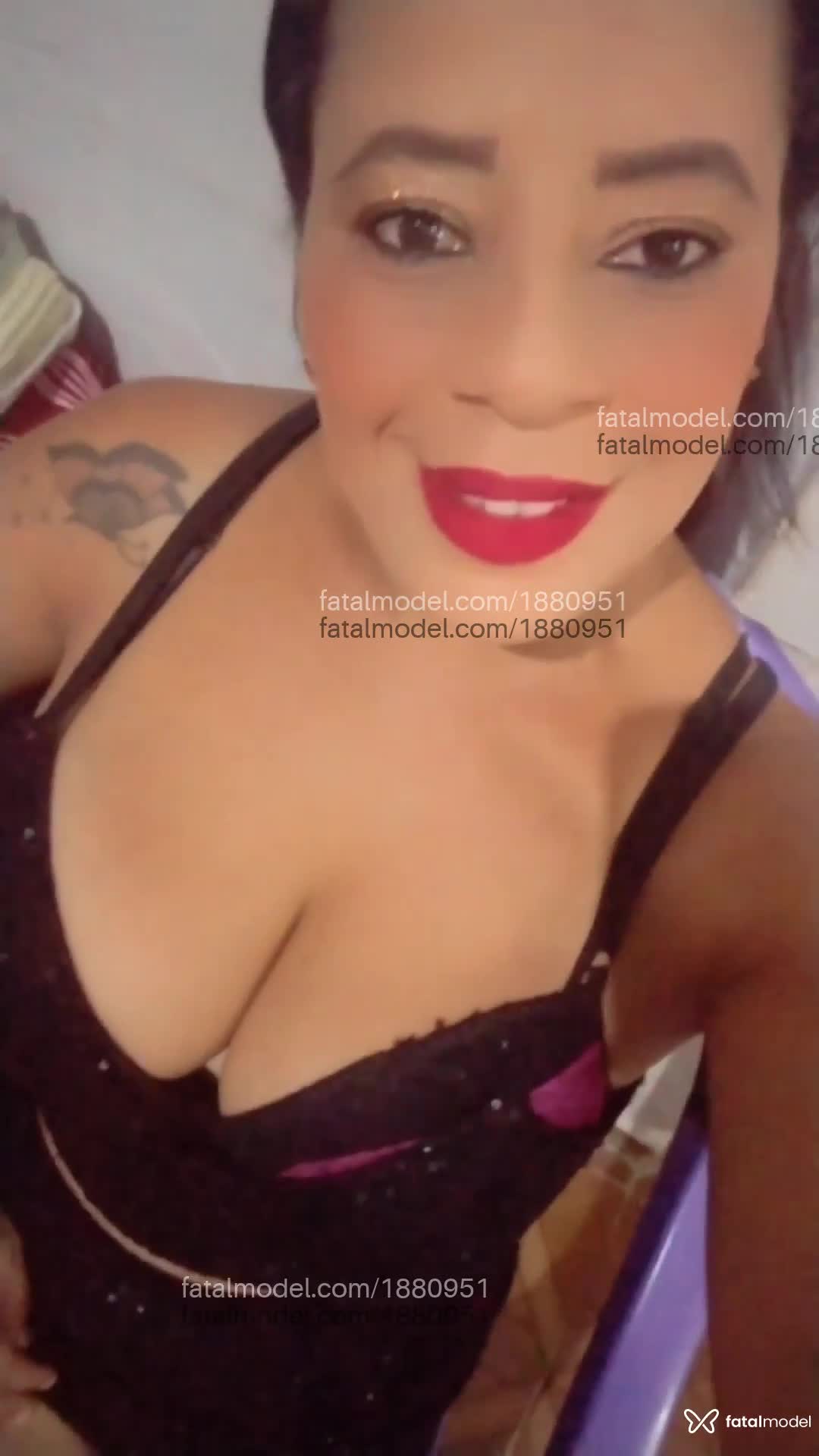 Acompanhante mulher com cabelo castanho de olhos castanhos em Ribeirão Preto - Karolina