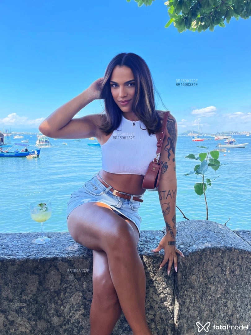 Acompanhante mulher trans com cabelo castanho de olhos castanhos em Armação dos Búzios - Luma Rios