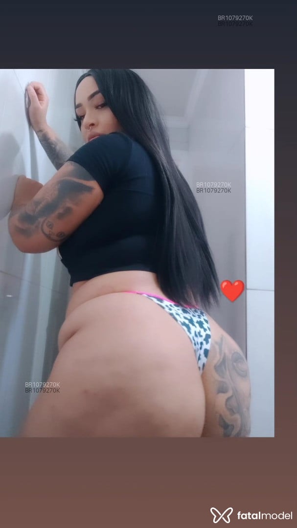 Acompanhante mulher com cabelo colorido de olhos pretos - Sabrina Strong Acompanhante mulher com cabelo colorido de olhos pretos - Sabrina Strong