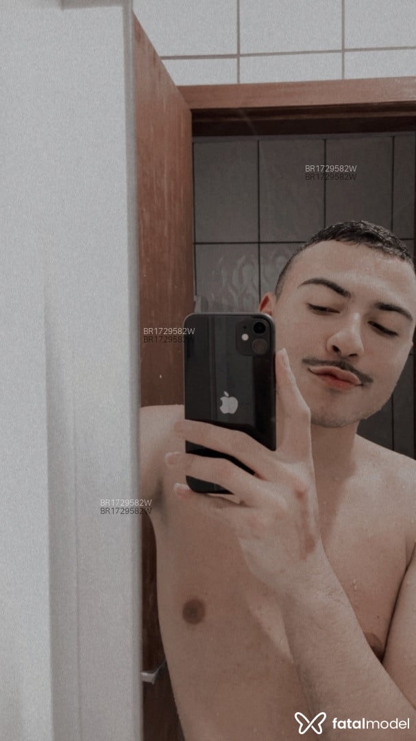 Acompanhante homem morena (o) de olhos castanhos em Florianópolis - Benoist