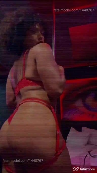 Acompanhante mulher trans com cabelo castanho de olhos pretos em Pindamonhangaba - Morena