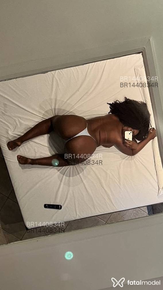 Acompanhante mulher com cabelo castanho de olhos castanhos em Angra dos Reis - Lavínia