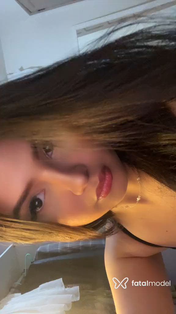 Acompanhante mulher morena (o) de olhos castanhos - Geovanna Muller Acompanhante mulher morena (o) de olhos castanhos - Geovanna Muller
