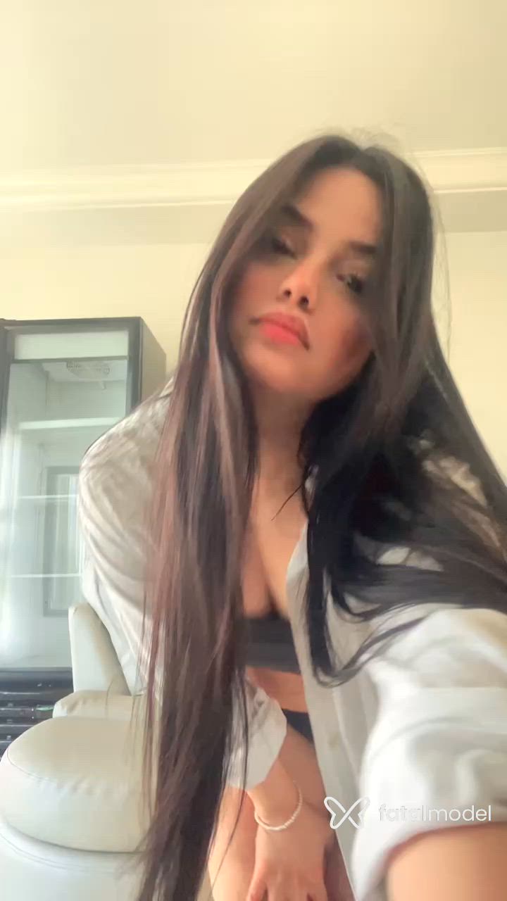Acompanhante mulher morena (o) de olhos castanhos - Geovanna Muller Acompanhante mulher morena (o) de olhos castanhos - Geovanna Muller