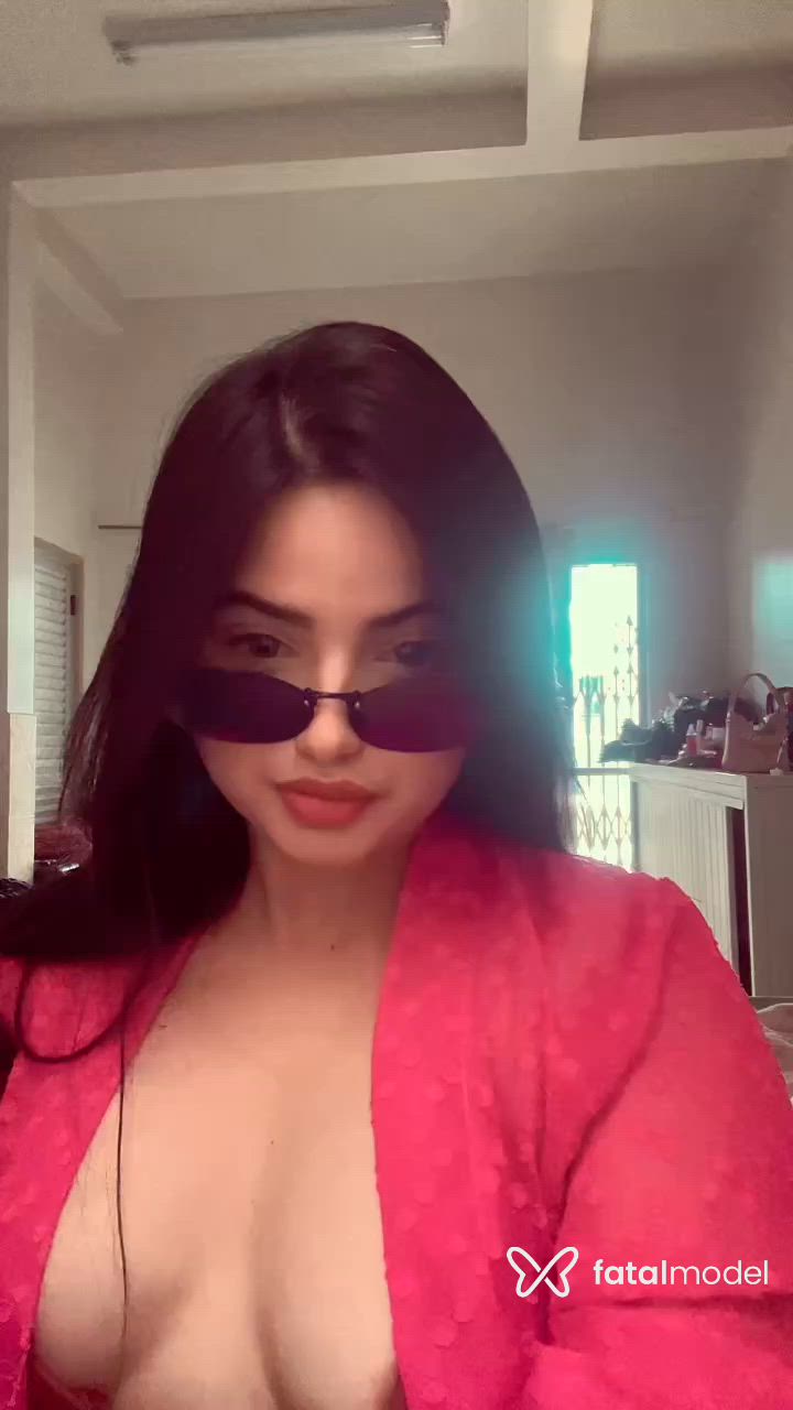 Acompanhante mulher morena (o) de olhos castanhos - Geovanna Muller Acompanhante mulher morena (o) de olhos castanhos - Geovanna Muller