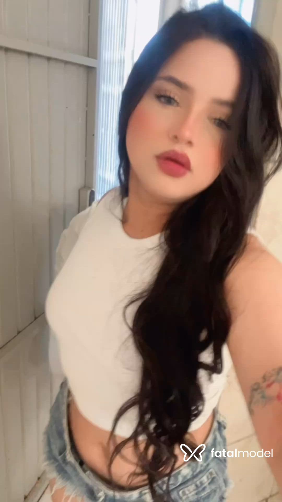 Acompanhante mulher morena (o) de olhos castanhos - Geovanna Muller Acompanhante mulher morena (o) de olhos castanhos - Geovanna Muller