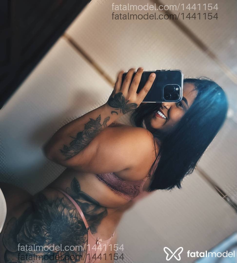 Acompanhante mulher com cabelo castanho de olhos castanhos - Paloma
