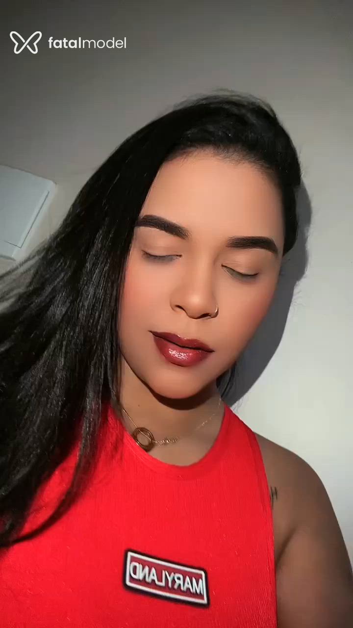 Acompanhante mulher com cabelo castanho de olhos castanhos - Paloma Acompanhante mulher com cabelo castanho de olhos castanhos - Paloma