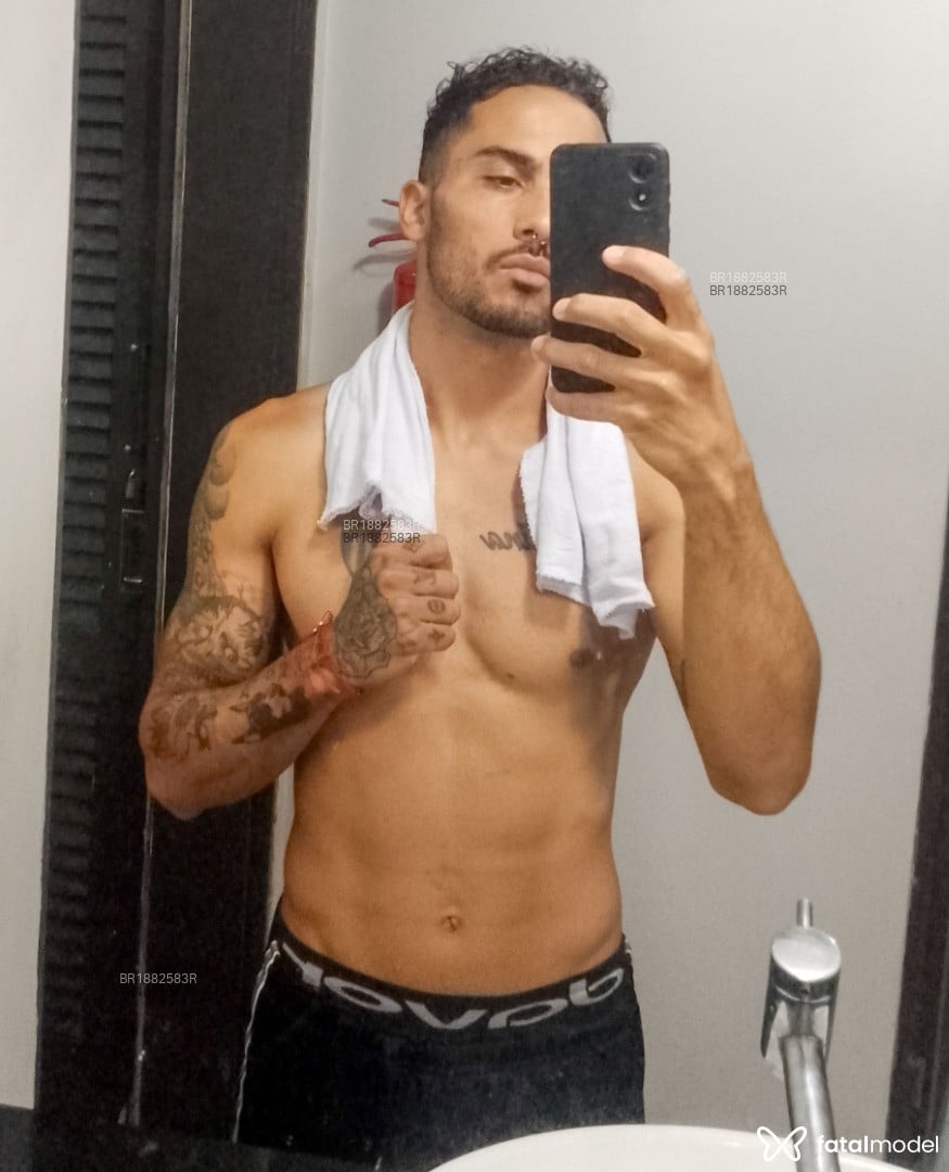 Acompanhante homem morena (o) de olhos castanhos em Florianópolis - Matias