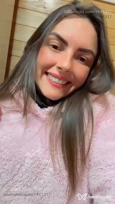 Acompanhante mulher com cabelo castanho de olhos castanhos - Aninha Acompanhante mulher com cabelo castanho de olhos castanhos - Aninha