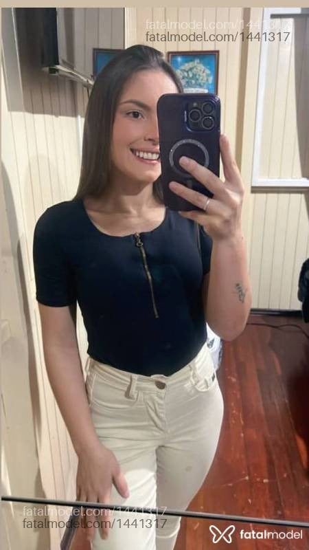 Acompanhante mulher com cabelo castanho de olhos castanhos - Aninha Acompanhante mulher com cabelo castanho de olhos castanhos - Aninha