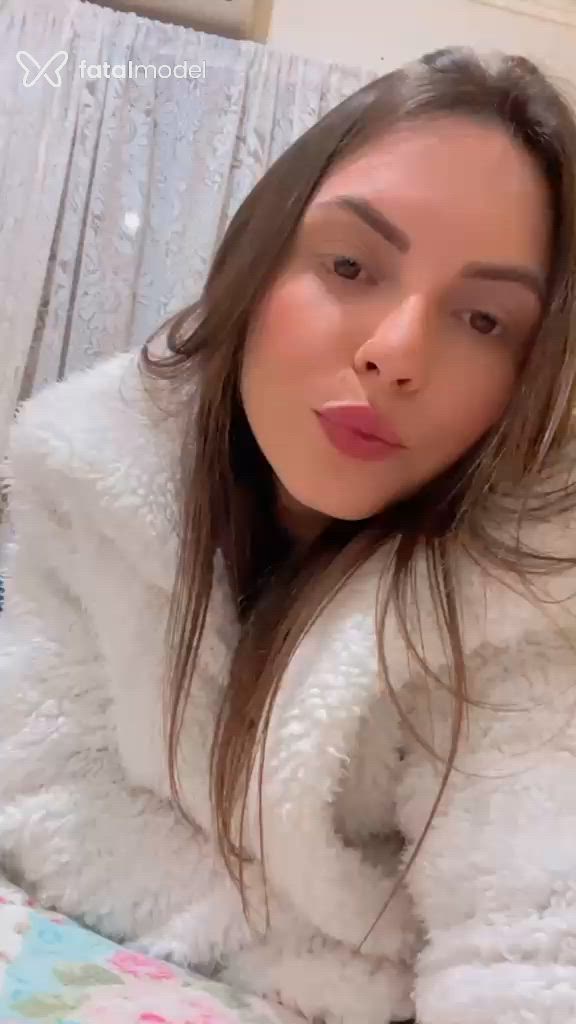 Acompanhante mulher com cabelo castanho de olhos castanhos - Aninha Acompanhante mulher com cabelo castanho de olhos castanhos - Aninha