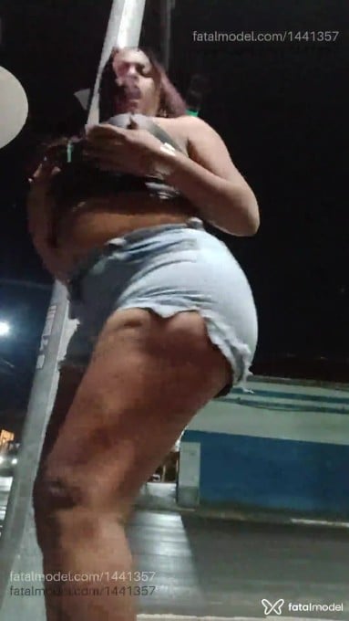 Acompanhante travesti com cabelo castanho de olhos castanhos em Cuiabá Acompanhante travesti com cabelo castanho de olhos castanhos em Cuiabá - Larissa