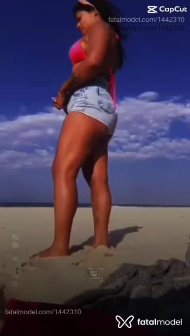 Acompanhante mulher morena (o) de olhos castanhos em Guaratinguetá - Júlia