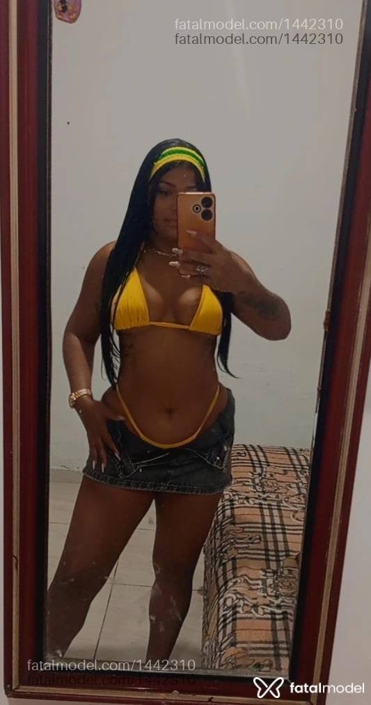 Acompanhante mulher morena (o) de olhos castanhos - Júlia