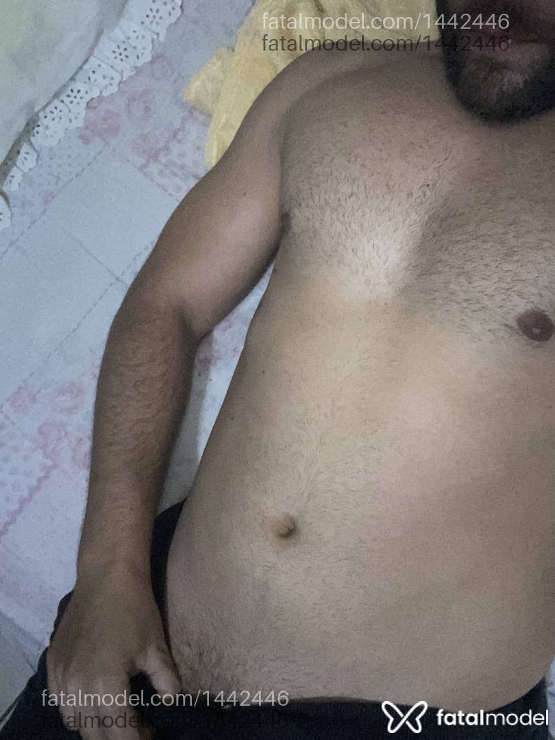 Acompanhante homem com cabelo castanho de olhos castanhos - Guilherme