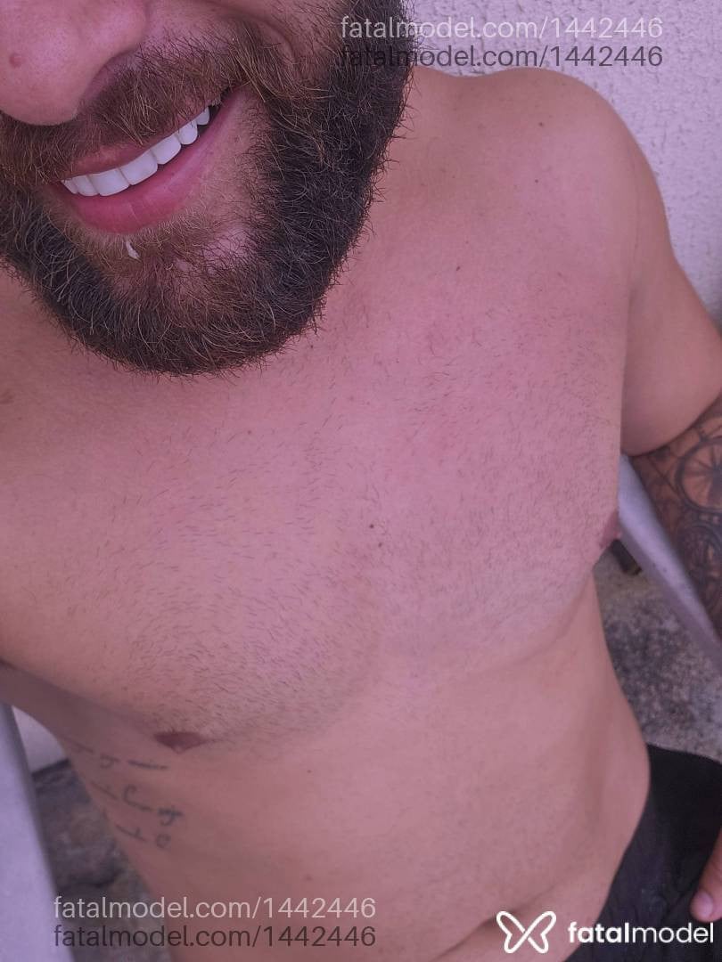 Acompanhante homem com cabelo castanho de olhos castanhos - Guilherme