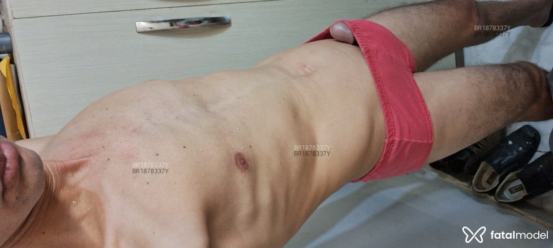 Acompanhante homem com cabelo castanho de olhos castanhos em Cáceres Acompanhante homem com cabelo castanho de olhos castanhos em Cáceres - MassagistadoPrazer