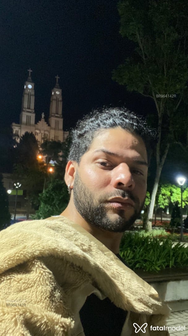 Acompanhante homem morena (o) de olhos castanhos em São Bento do Sul Acompanhante homem morena (o) de olhos castanhos em São Bento do Sul - Henrique