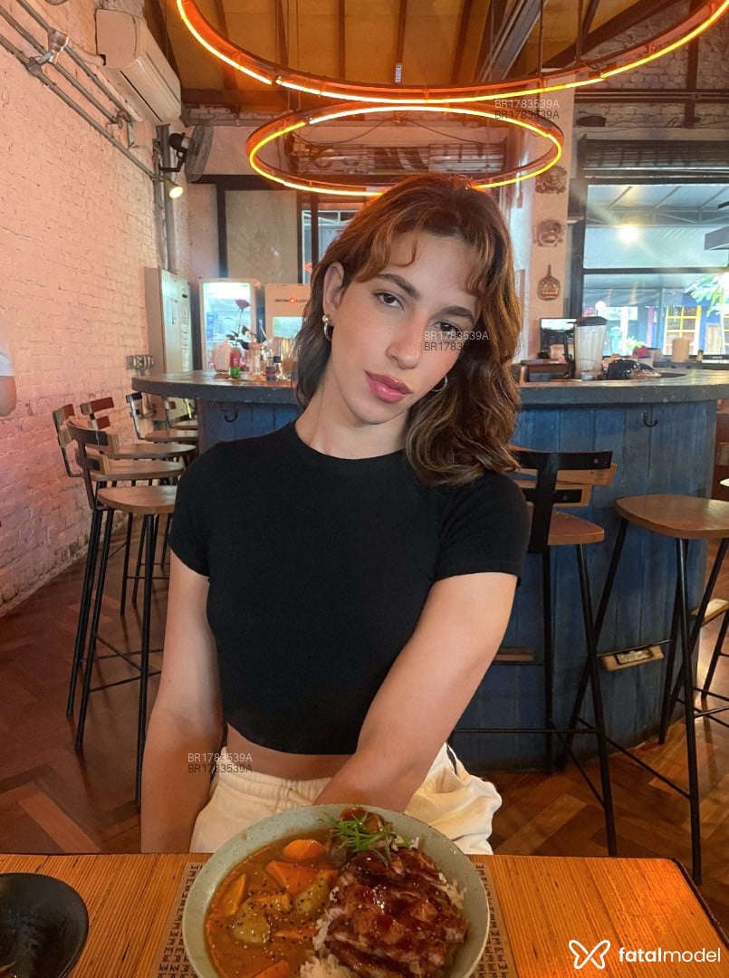 Acompanhante mulher trans morena (o) de olhos castanhos em São Paulo - Vick Ribeiro