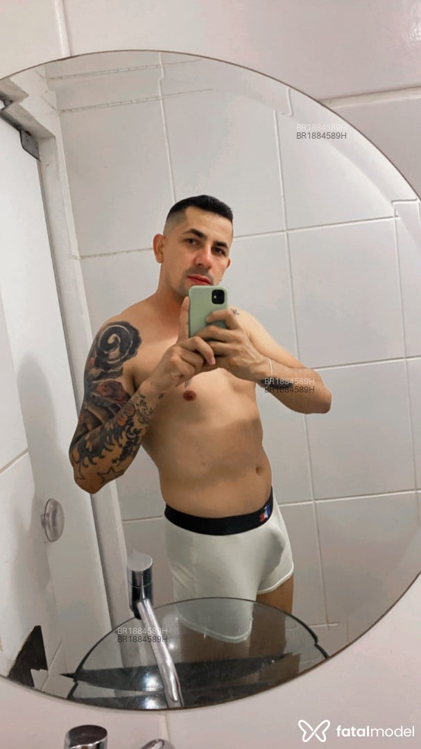 Acompanhante homem morena (o) de olhos azuis em Balneário Camboriú - Fabio