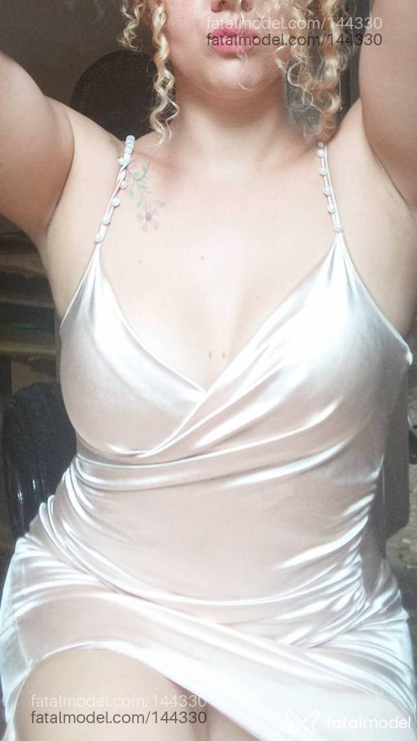 Acompanhante mulher loira (o) de olhos castanhos - VANESSA