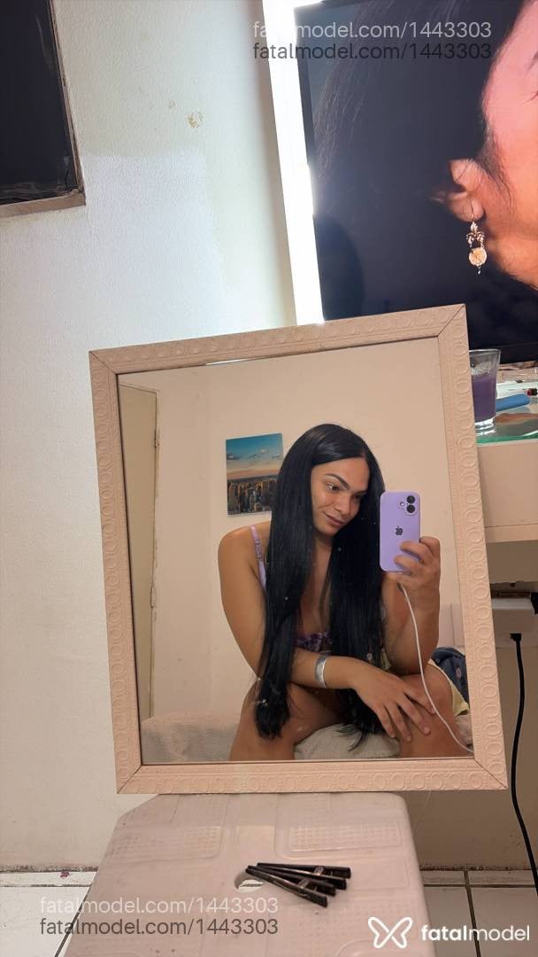 Acompanhante mulher trans morena (o) de olhos castanhos - Bruna