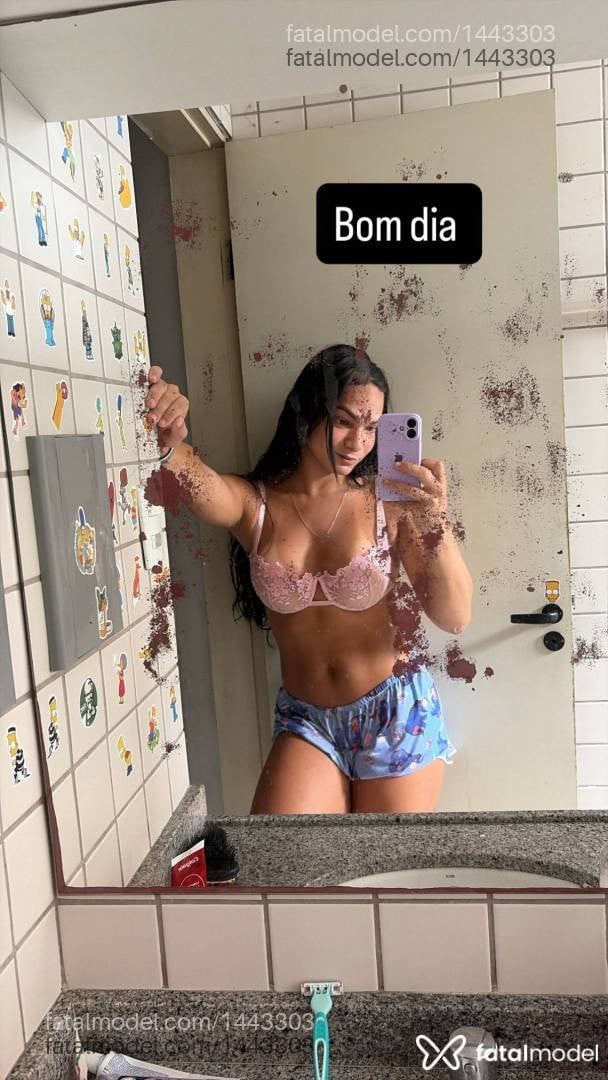 Acompanhante mulher trans morena (o) de olhos castanhos - Bruna