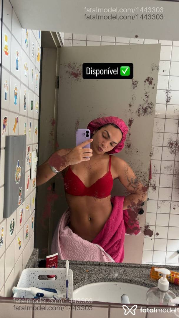 Acompanhante mulher trans morena (o) de olhos castanhos - Bruna