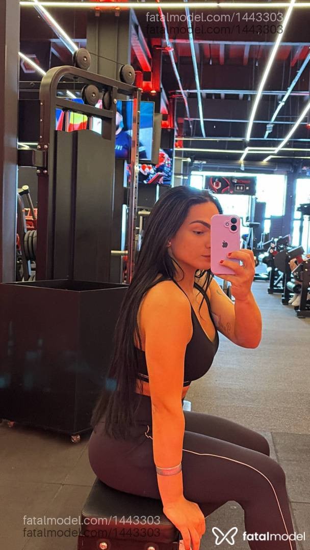 Acompanhante mulher trans morena (o) de olhos castanhos - Bruna