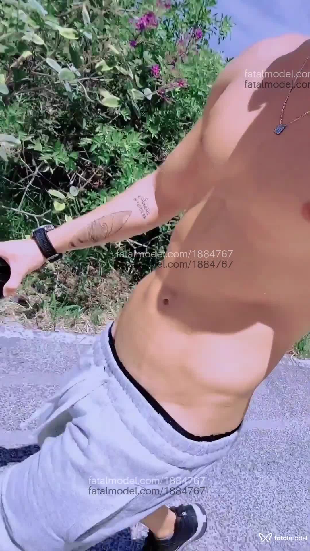 Acompanhante homem com cabelo castanho de olhos castanhos em Virtual Acompanhante homem com cabelo castanho de olhos castanhos em Virtual - Ihara