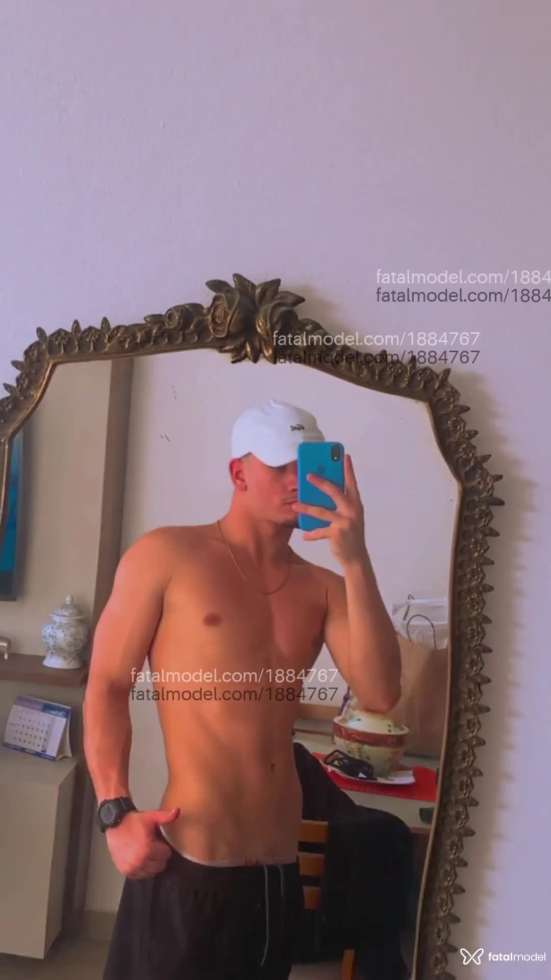 Acompanhante homem com cabelo castanho de olhos castanhos em Virtual Acompanhante homem com cabelo castanho de olhos castanhos em Virtual - Ihara