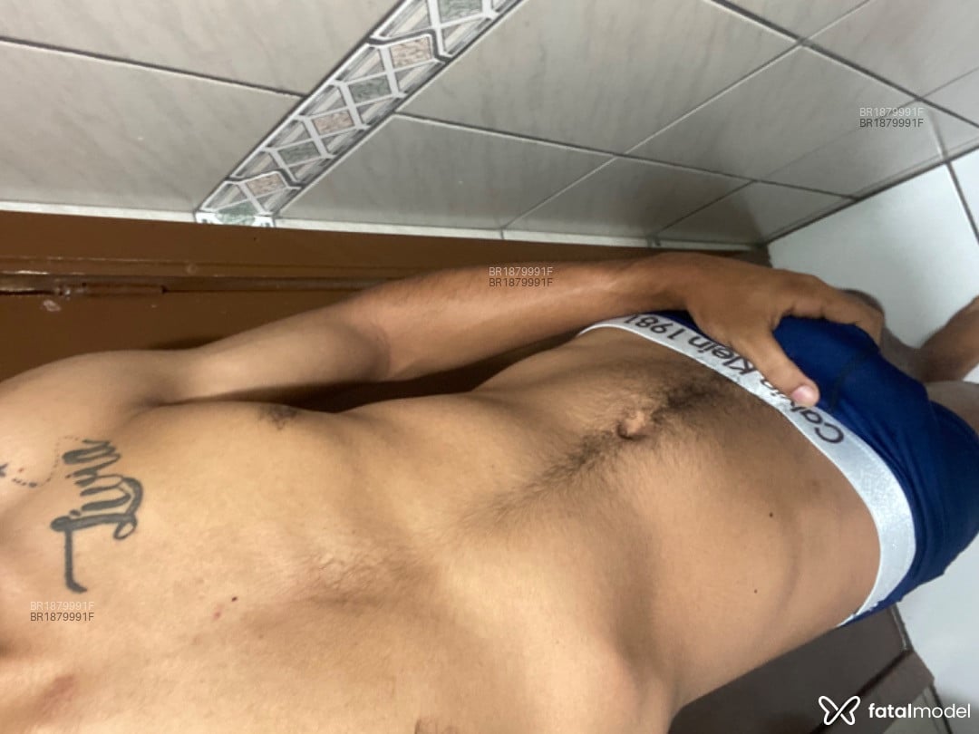 Acompanhante homem morena (o) de olhos castanhos em Joinville - Vitorio gama