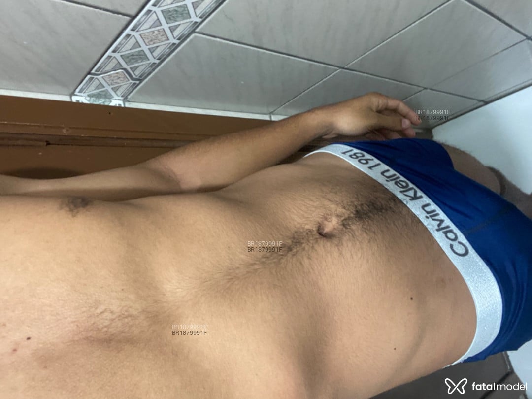 Acompanhante homem morena (o) de olhos castanhos em Joinville - Vitorio gama
