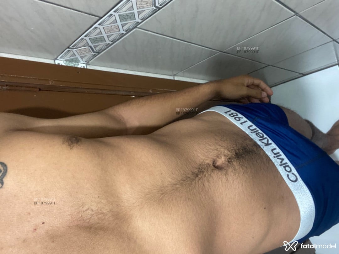 Acompanhante homem morena (o) de olhos castanhos em Joinville - Vitorio gama