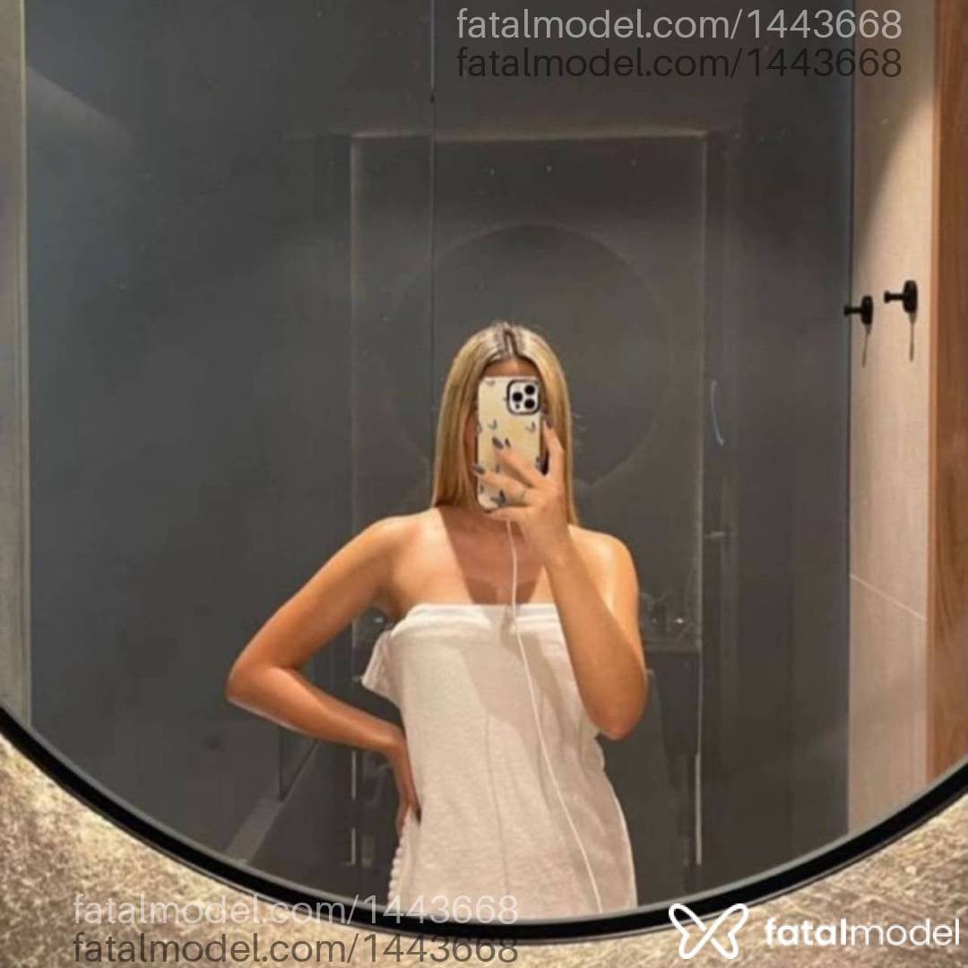 Acompanhante mulher loira (o) de olhos pretos - Isabella