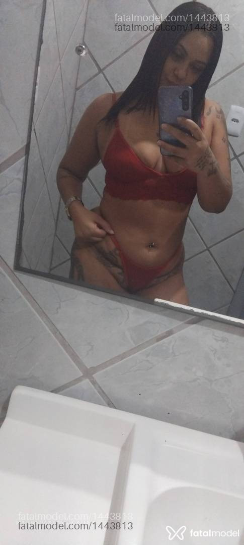 Acompanhante mulher com cabelo castanho de olhos mel - Barbara Fernandes