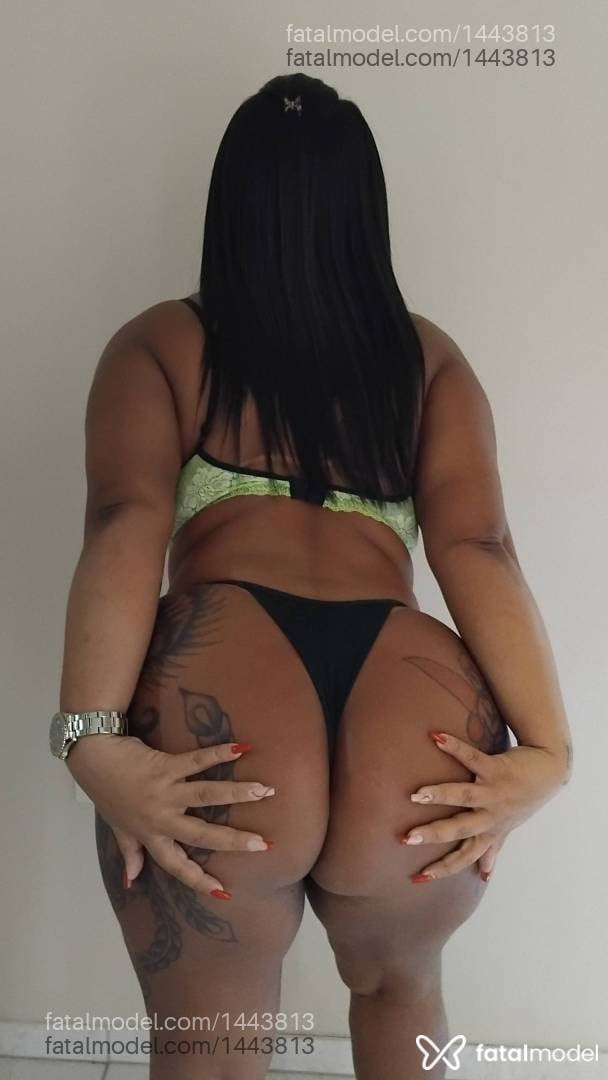 Acompanhante mulher com cabelo castanho de olhos mel - Barbara Fernandes