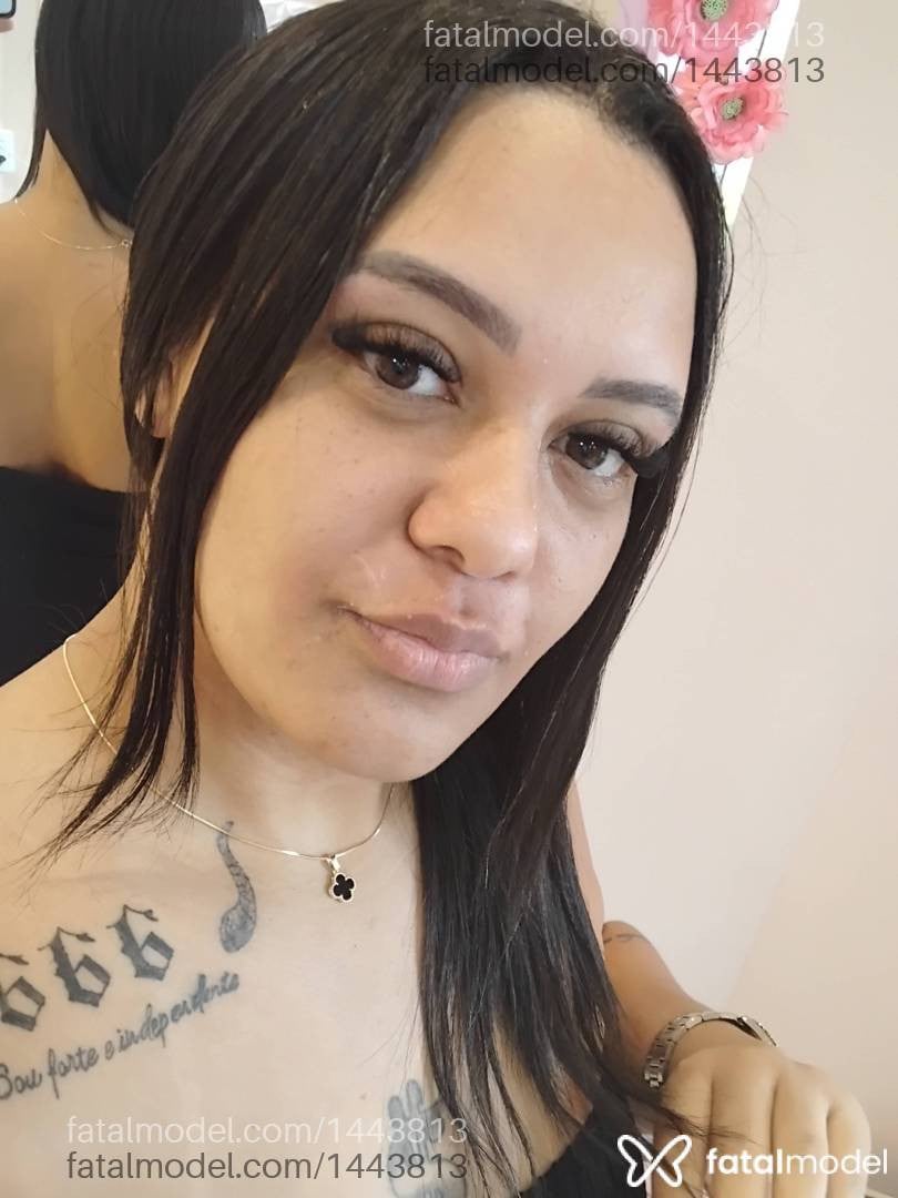 Acompanhante mulher com cabelo castanho de olhos mel - Barbara Fernandes