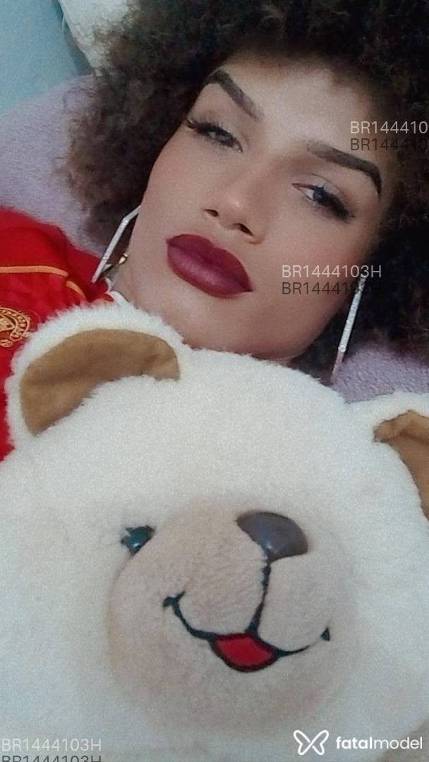 Acompanhante travesti com cabelo castanho de olhos mel em Turvânia Acompanhante travesti com cabelo castanho de olhos mel em Turvânia - Mallu Oliveira