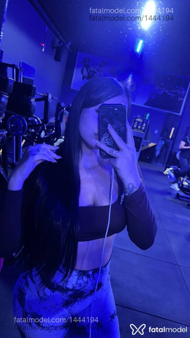 Acompanhante mulher com cabelo castanho de olhos castanhos - Lia