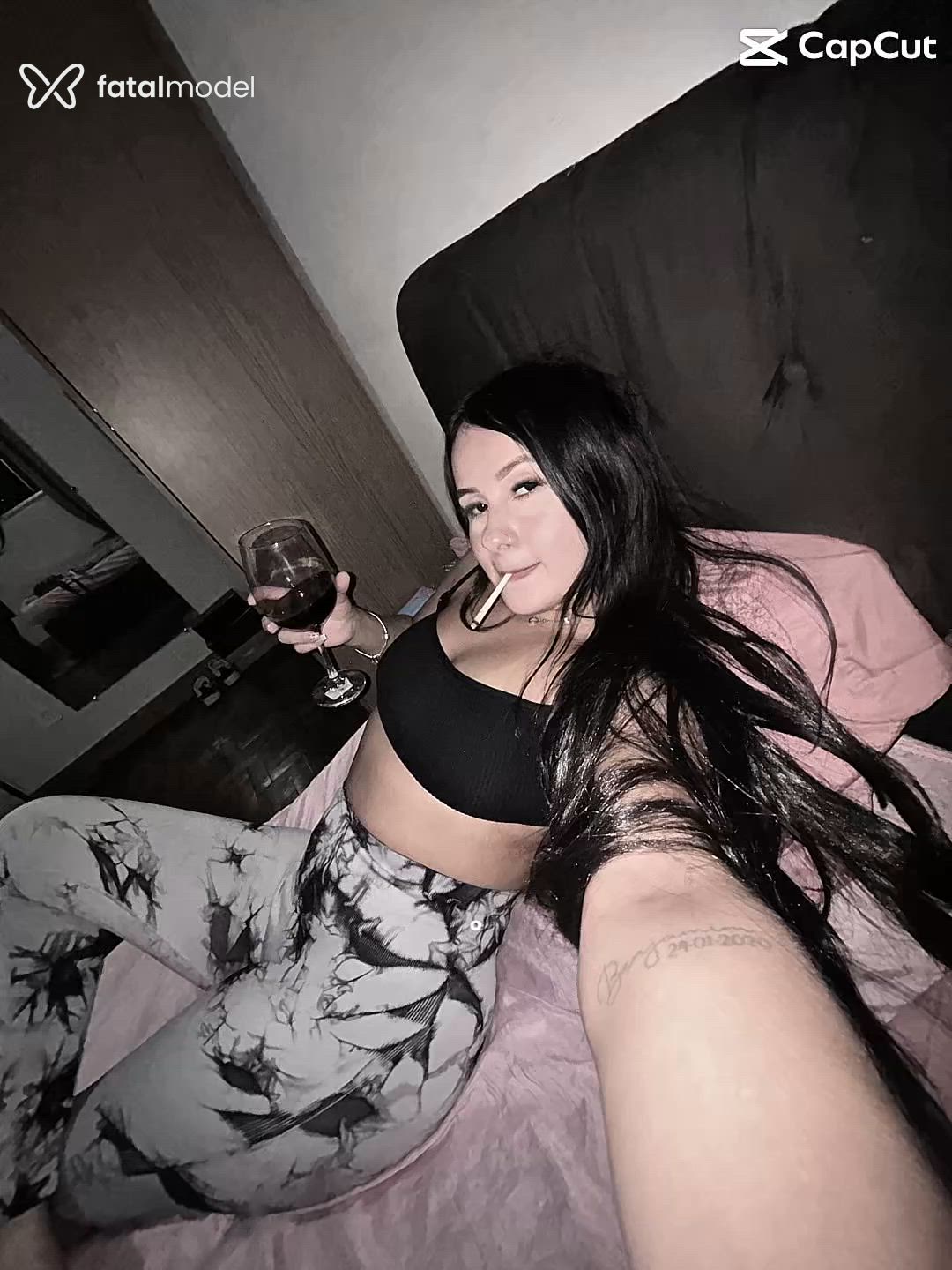 Acompanhante mulher com cabelo castanho de olhos castanhos - Lia Acompanhante mulher com cabelo castanho de olhos castanhos - Lia