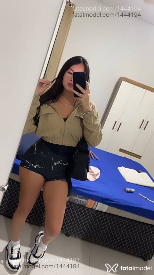 Acompanhante mulher com cabelo castanho de olhos castanhos - Lia