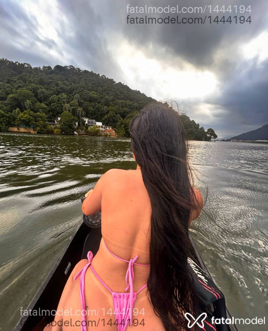 Acompanhante mulher com cabelo castanho de olhos castanhos em Manhuaçu - Lia