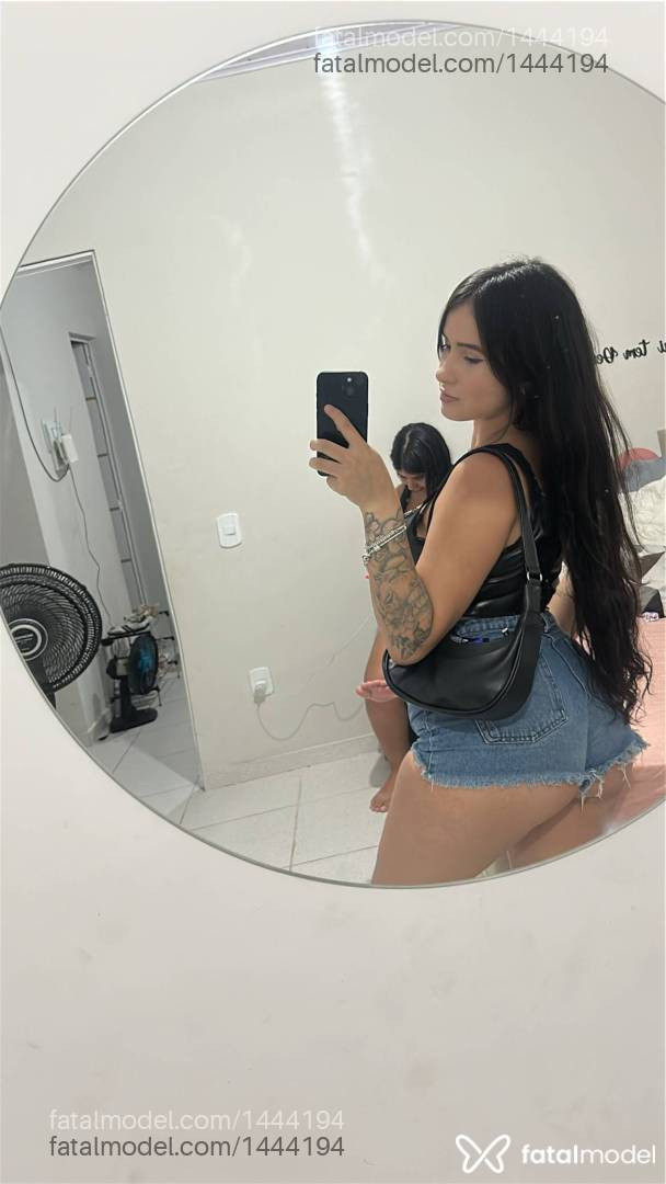 Acompanhante mulher com cabelo castanho de olhos castanhos em Manhuaçu - Lia