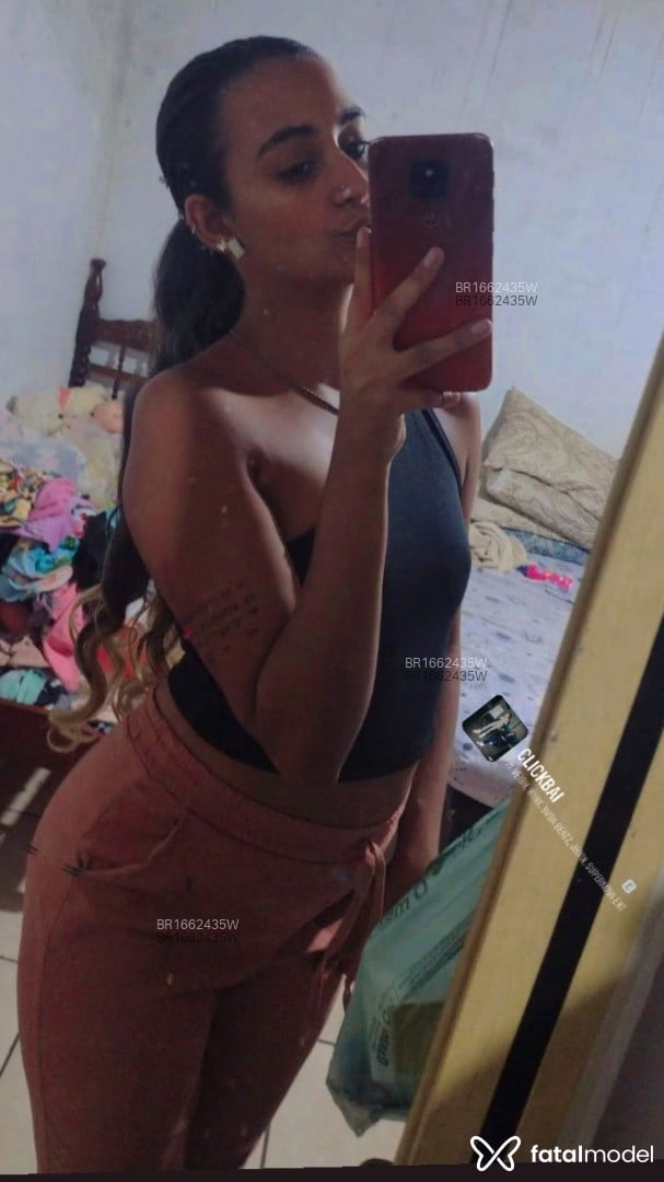 Acompanhante mulher com cabelo castanho de olhos castanhos em Cabo Frio Acompanhante mulher com cabelo castanho de olhos castanhos em Cabo Frio - Suzy Ferrari