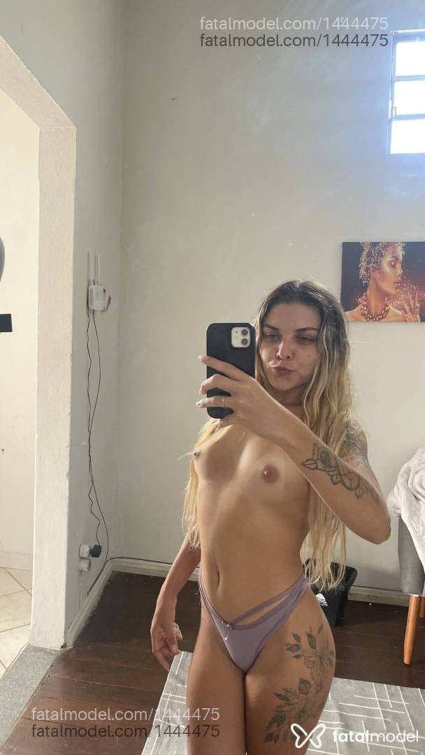 Acompanhante mulher loira (o) de olhos verdes - Carolina