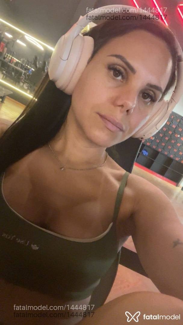 Acompanhante mulher morena (o) de olhos castanhos - Carol Andrade