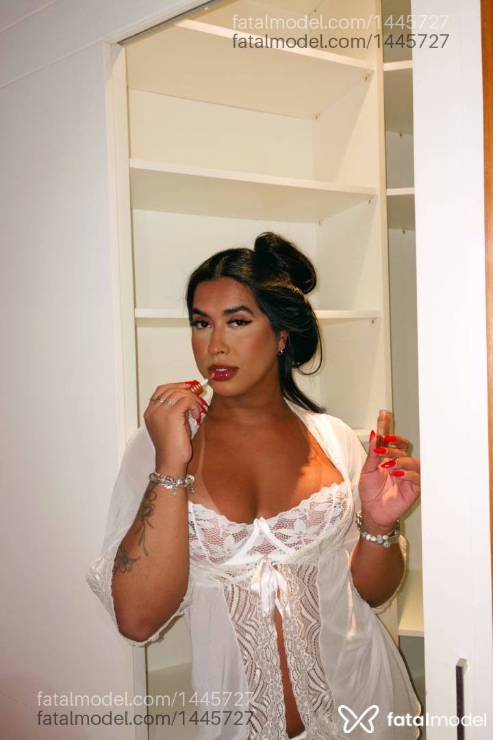 Acompanhante mulher trans morena (o) de olhos castanhos em Macaé - TAYNÁ