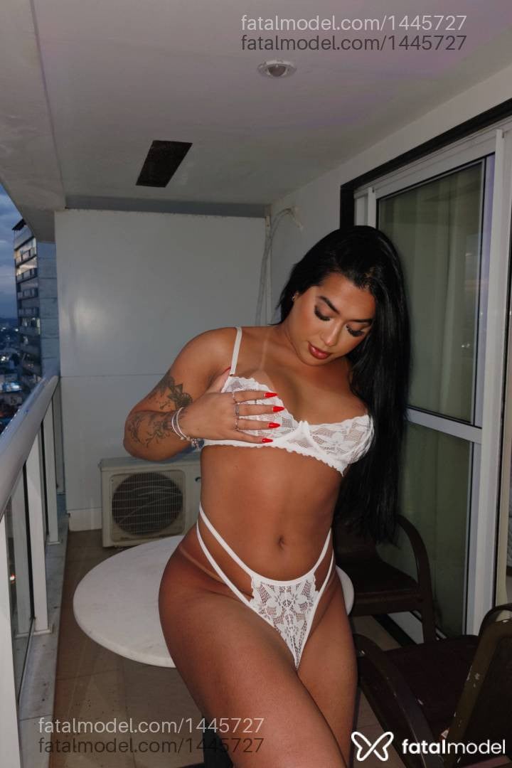 Acompanhante mulher trans morena (o) de olhos castanhos - TAYNÁ
